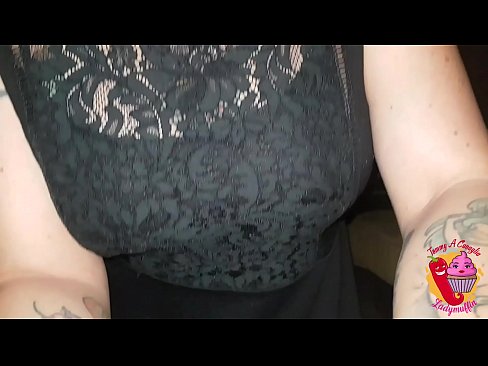 ❤️ Njerka e përdalë i jep atij një blowjob dhe spanjisht ❤️❌ Porno tek ne ﹏