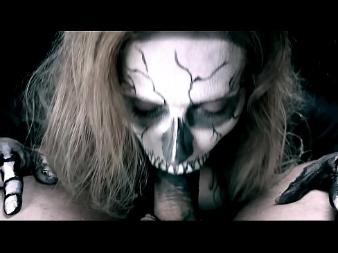 ❤️ Vajzë demonike që thith karin me gojën e saj të zezë dhe gëlltit sperma. ❤️❌ Porno tek ne ﹏