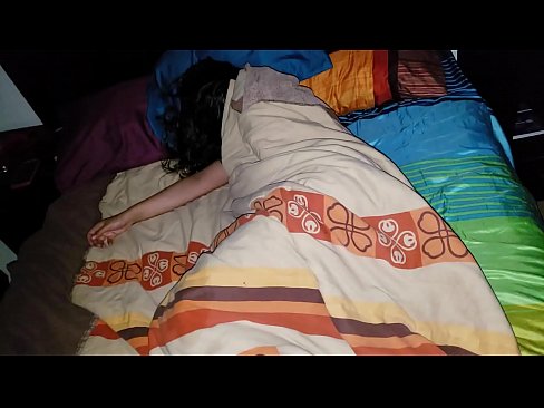 ❤️ Njërku qorton njerkën e tij të re ndërsa ajo fle. ❤️❌ Porno tek ne ﹏